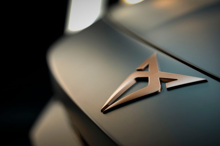 SUV compacto enchufable o híbrido convencional: cómo decidir según tus kilómetros diarios