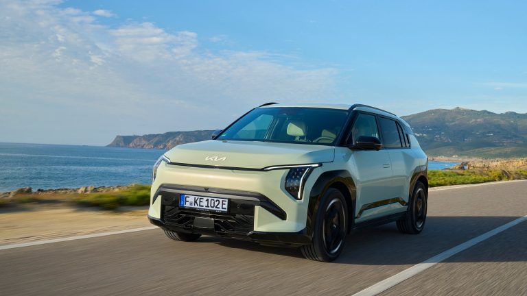 Comparativa: Kia EV3 vs Volvo EX30 vs Jeep Avenger, tres formas de entender el SUV eléctrico compacto
