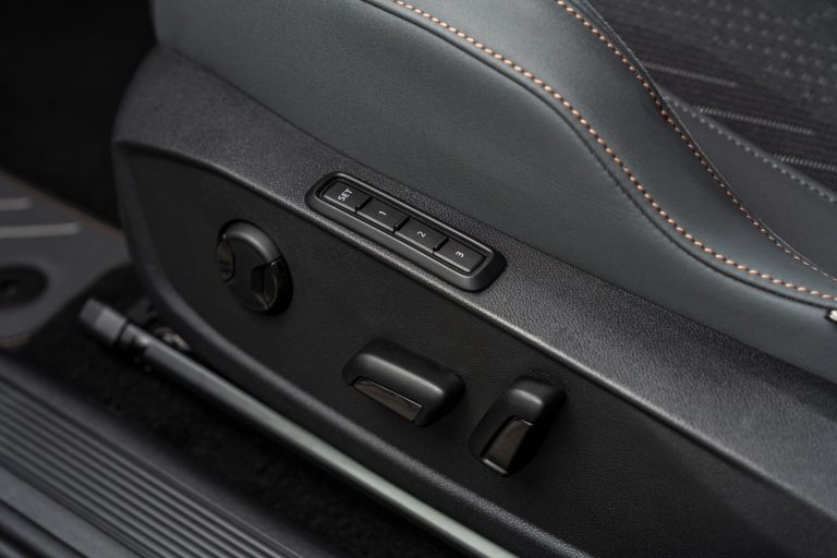 Cómo elegir un compacto eléctrico en 2026 si es tu primer coche sin garaje propio Cómo elegir un compacto eléctrico en 2026 si es tu primer coche sin garaje propio