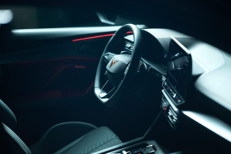 Cupra Formentor PHEV vs Volkswagen Tiguan eHybrid: dos SUV enchufables, misma base, dos filosofías Cupra Formentor PHEV vs Volkswagen Tiguan eHybrid: dos SUV enchufables, misma base, dos filosofías