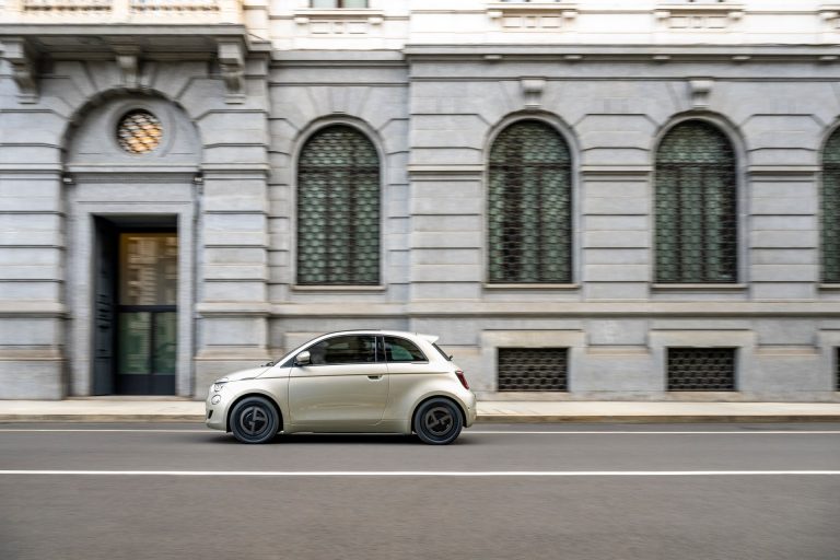 Los 7 coches eléctricos urbanos con mejor radio de giro para moverse por el centro en 2026 Los 7 coches eléctricos urbanos con mejor radio de giro para moverse por el centro en 2026