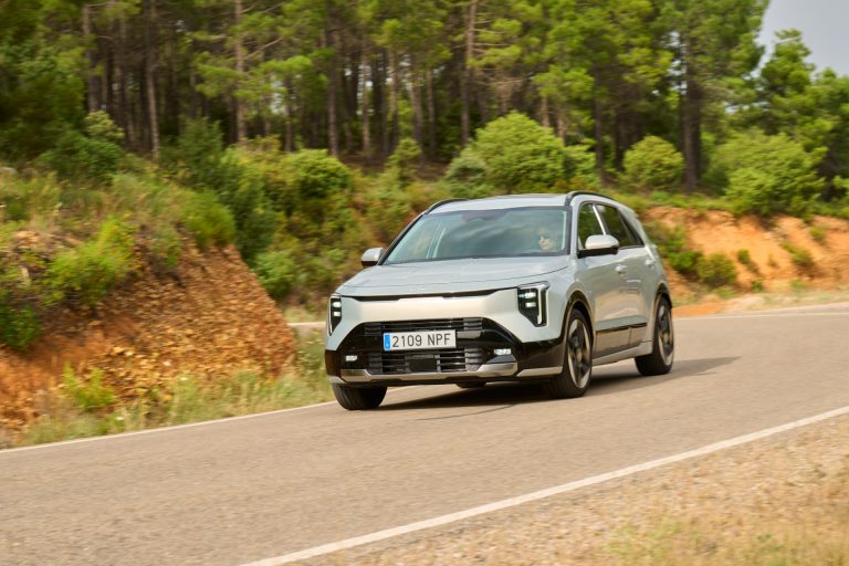 Cómo elegir un SUV eléctrico urbano con suspensión preparada para badenes y adoquín Cómo elegir un SUV eléctrico urbano con suspensión preparada para badenes y adoquín