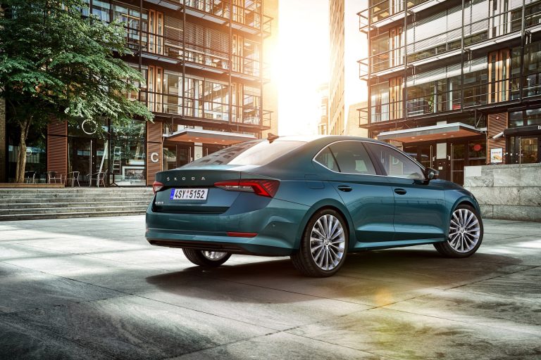 Los 6 compactos PHEV familiares (SW/berlina) con más maletero en 2026