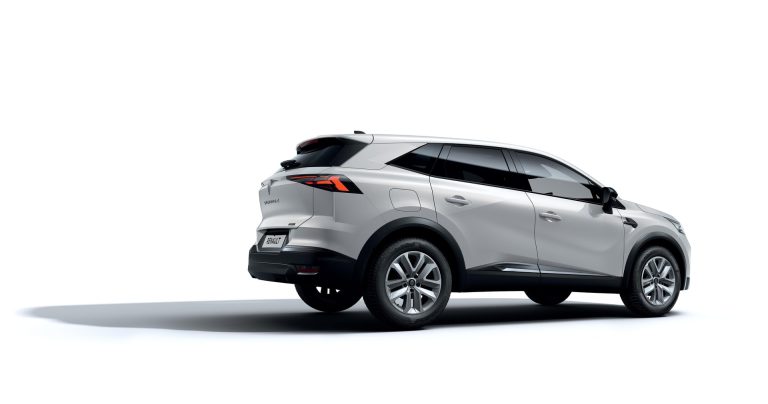 Los 6 SUV-C híbridos por debajo de 35.000 € con mejor equipamiento de serie en 2026