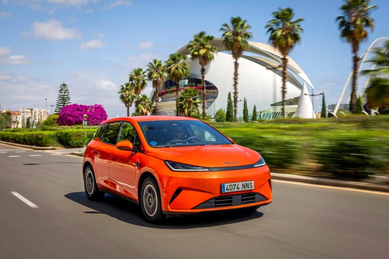 Cómo elegir un compacto eléctrico en 2026 si vives en un pueblo sin cargador público a menos de 20 km Cómo elegir un compacto eléctrico en 2026 si vives en un pueblo sin cargador público a menos de 20 km