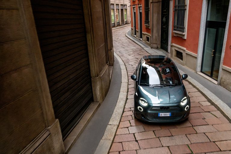Los 6 utilitarios eléctricos con mejor radio de giro para maniobras urbanas en 2026 Los 6 utilitarios eléctricos con mejor radio de giro para maniobras urbanas en 2026