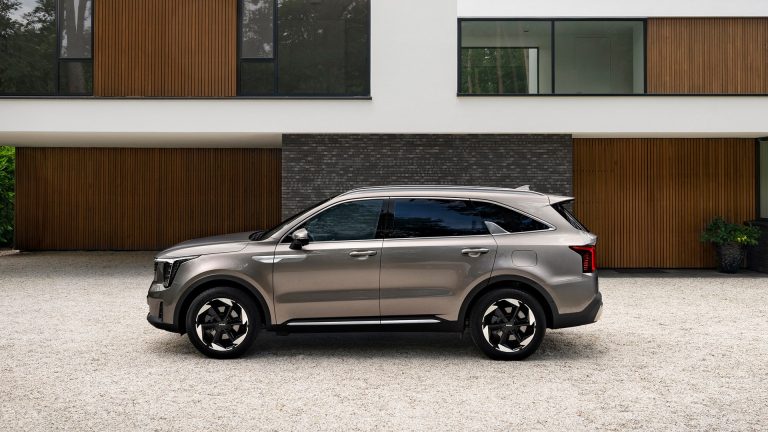 Cómo elegir un SUV PHEV familiar en 2026 si el maletero pierde litros por la batería y necesitas 500 L reales Cómo elegir un SUV PHEV familiar en 2026 si el maletero pierde litros por la batería y necesitas 500 L reales