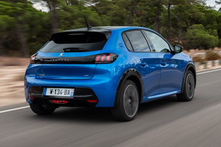 Los 7 utilitarios eléctricos con mejor tiempo de carga AC en enchufe doméstico en 2026 Los 7 utilitarios eléctricos con mejor tiempo de carga AC en enchufe doméstico en 2026